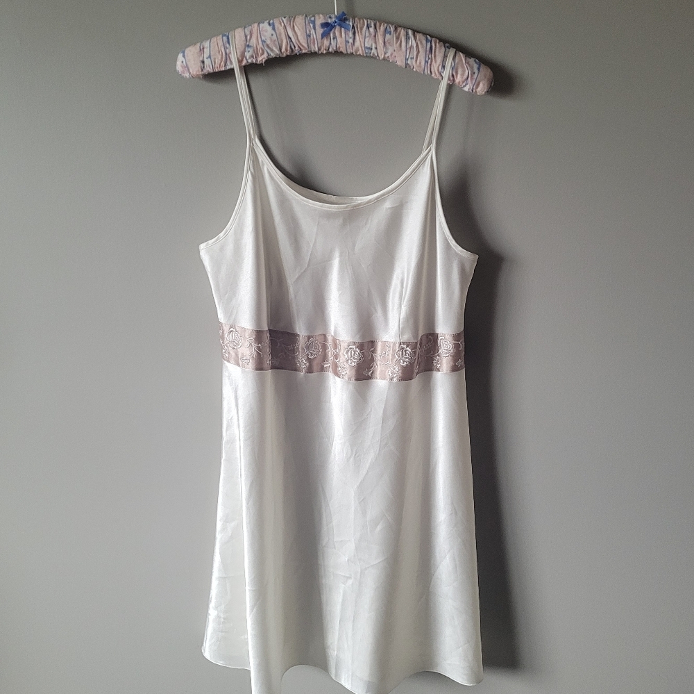 Cream Vintage satin slip dress Embroidered 90s Slip - Picture 7 of 9